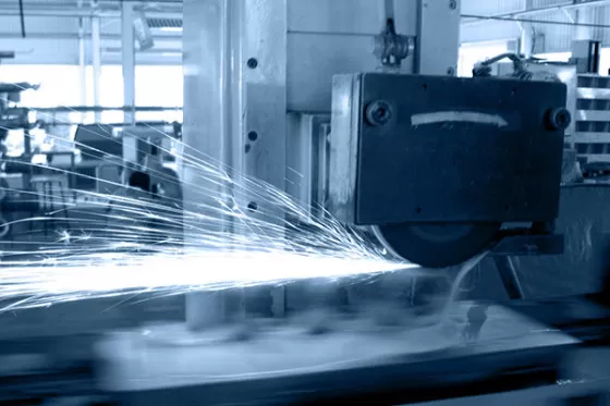 A empresa possui tecnologia e equipamentos avançados.